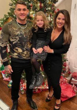 Jolie Poirier and Dustin Poirier are the parents of their 5-year-old daughter Noelle Parker.